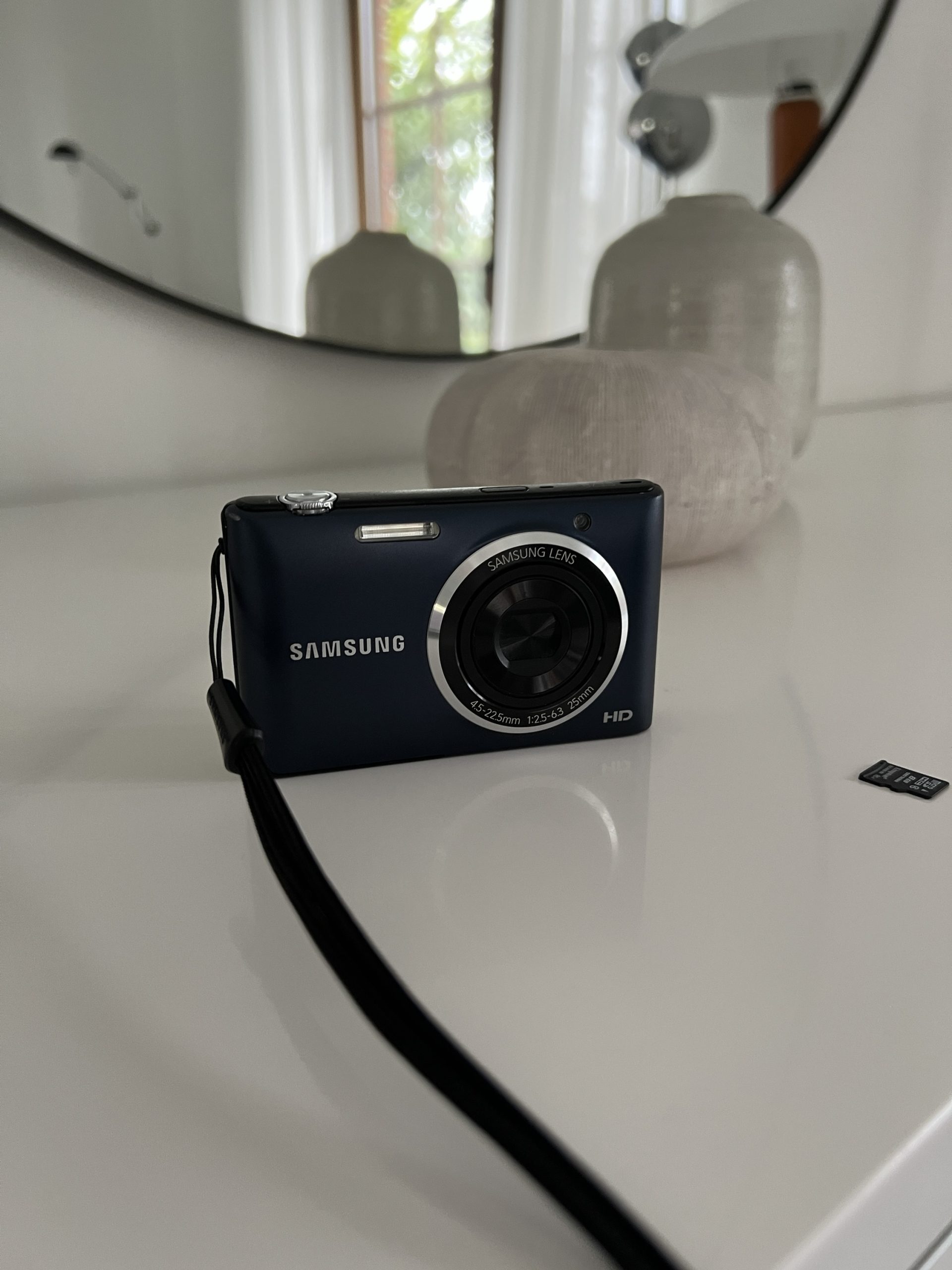 Samsung Compact Digital Camera – Slim Blue Design with Optical Zoom - Image 4