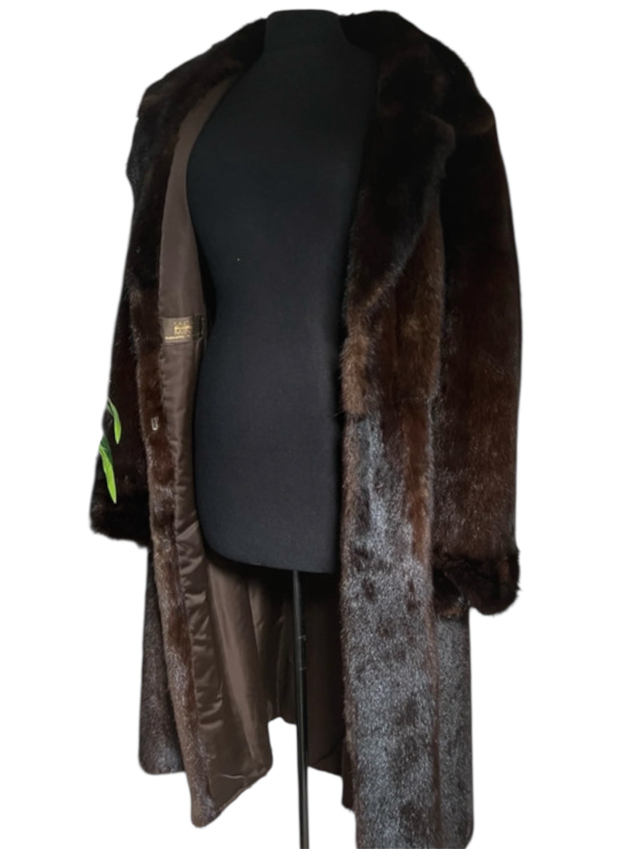 Luxurious Vintage Full-Length Mink Fur Coat – Deep Mahogany Brown